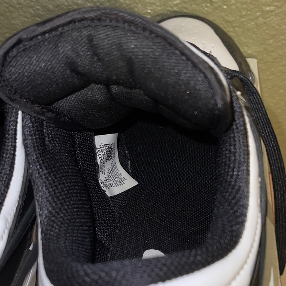 Nike Black and White Athletic Shoes - Picture 7 of 12